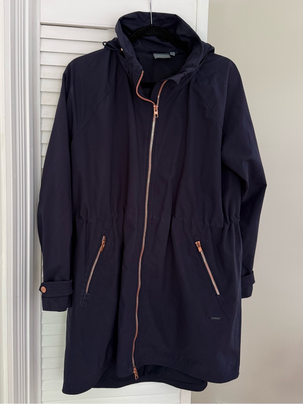 Athleta Misty Rainrunner Jacket size M navy rose gold zip Water resistant